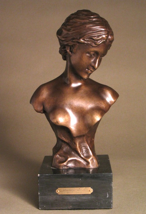 BUST OF A GRACEFUL WOMAN  SCULPTURE