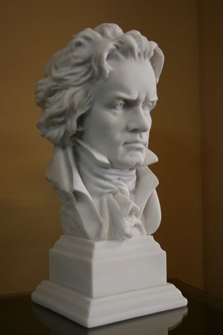 REMARKABLE BEETHOVEN BUST SCULPTURE STATUE